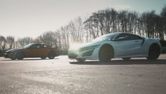 Honda NSX срещу Nissan GT-R на писта (ВИДЕО)