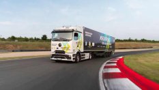 Камион постави световен рекорд за движение на заден ход