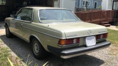 Този Mercedes-Benz 300 Diesel блести и след 30 години