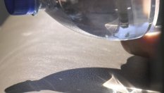 Защо никога да не оставяте бутилка в колата през лятото