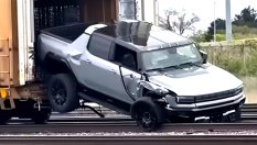 Кражба в стил "Бързи и яростни" - два Hummer-а бяха свалени от влак