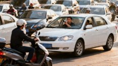 Защо шофьорите в Китай не ползват мигачи