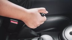 Кога и как трябва да се използва ръчната спирачка в движение