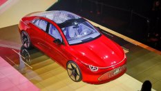 И Mercedes се предаде - връща се към ДВГ и забавя електрификацията