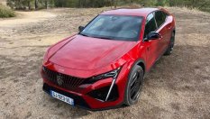 Не само ефектно, но и ефективно: тестваме новото Peugeot 408