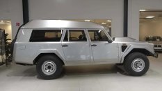 Lamborghini LM002, принадлежало на султана на Бруней, се нуждае от гуми за 54 000 долара