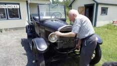 Канадец кара една и съща кола от 70 години