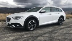 Когато искаш да си различен: Тестваме Opel Insignia Country Tourer