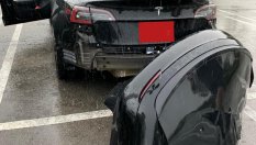 Още една Tesla Model 3 се разпадна по време на движение