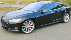Tesla отказа ремонт по гаранция на Model S, повредена от дъжд