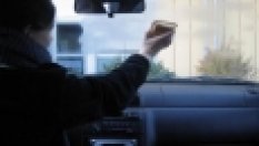 Край на запотените и заледени стъкла на автомобилите