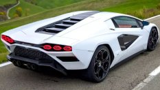 Lamborghini изтегля новия Countach заради падащ капак на двигателя