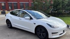 Клиент съди Tesla заради „фантомно спиране“