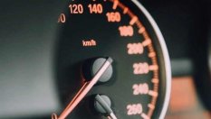 Защо скоростта на много от колите е ограничена до 250 км/ч?