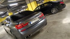 Нечестна битка: BMW M760Li срещу Mercedes-Benz S560 