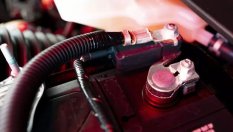 Възможно ли е да се сложи по-мощен акумулатор в колата?