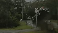 Вижте колко лесно е да излетите с Toyota Hilux 