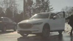 Жена подгони "повикана" Tesla на паркинг