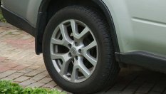 Черната прах по джантите - откъде идва и опасна ли е?