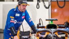 Алонсо поема към рали "Дакар"