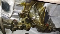 Колко са опасни малките течове на масло от двигателя и трансмисията