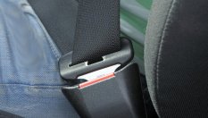 Защо предпазните колани спират да се прибират сами?