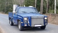 Стар Chevrolet измина над 100 000 километра на дърва