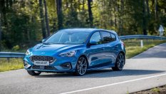 Кой е по-бърз: Ford Focus ST, Mercedes-AMG 45S или BMW M135i?