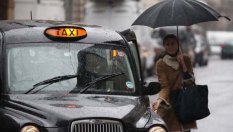 В Англия забраняват късите гащи в такситата
