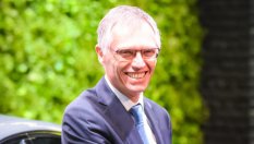 Шефът на Stellantis няма идея как да печели от електромобили