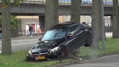 До какво води комбинацията от 503 к.с. на задно предаване и самоуверен шофьор?