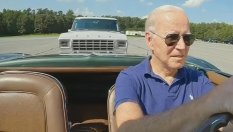 Джо Байдън вдигна 190 км/ч със стария си Corvette Stingray