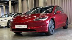 La Tesla Model 3 Long Range RWD promet une autonomie allant jusqu'à 702 km