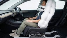 Китайска въздушна възглавница се превръща в пашкул около пътника