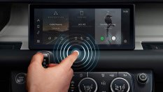 Jaguar Land Rover разработи безконтактни екрани