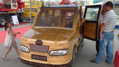 Китайско семейство направи дървен SUV