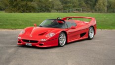 Ferrari F50, принадлежало на Род Стюърт, отива на търг
