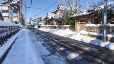 Как японците се борят със снега по пътищата