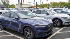 Въпреки повишените цени, новите коли се продават още по-бързо