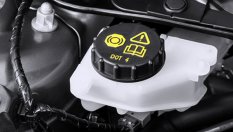 Защо е важно спирачната течност да се сменя навреме?