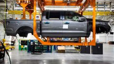 Ford обяви, че започва да пести от части