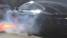 Tesla Model S на холивудски режисьор изгоря на пътя (ВИДЕО)