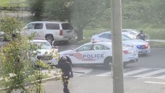 Полицаи си спретнаха улична гонка и разбиха двете си коли