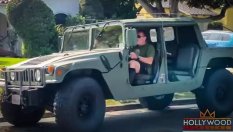 Шварценегер се появи на 76-ия си рожден ден със &bdquo;зелен&ldquo; Hummer