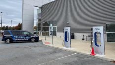 Tesla обвини Ford в копиране на дизайна на зарядните станции