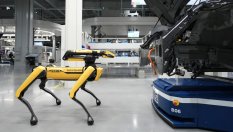 Кучета-роботи надзирават работниците в новата фабрика на Hyundai