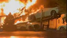 Нови Chevrolet Corvette C8 изгоряха на път към клиентите