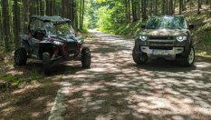 Закарай ме до върха: Land Rover Defender срещу Polaris RZR