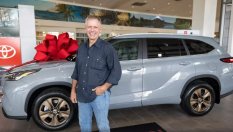 Toyota подари нова кола на собственик на Highlander с пробег 1,6 млн км