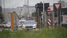 Двама застреляни в завод на Mercedes